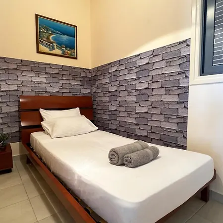 Sundays 2bdr - 1min From Mad Beach Apartment Paralimni