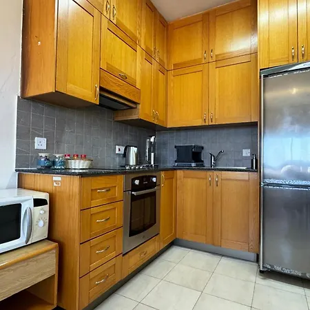 Sundays 2bdr - 1min From Mad Beach Apartment Paralimni