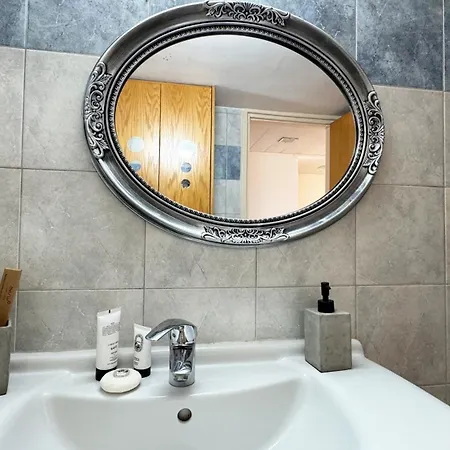 Apartment Sundays 2bdr - 1min From Mad Beach Paralimni