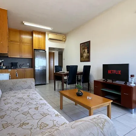 Sundays 2bdr - 1min From Mad Beach Paralimni
