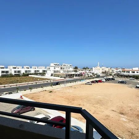 Sundays 2bdr - 1min From Mad Beach Apartment Paralimni