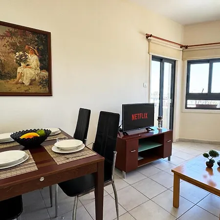 Apartment Sundays 2bdr - 1min From Mad Beach Paralimni
