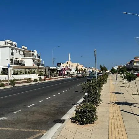 Apartment Sundays 2bdr - 1min From Mad Beach Paralimni